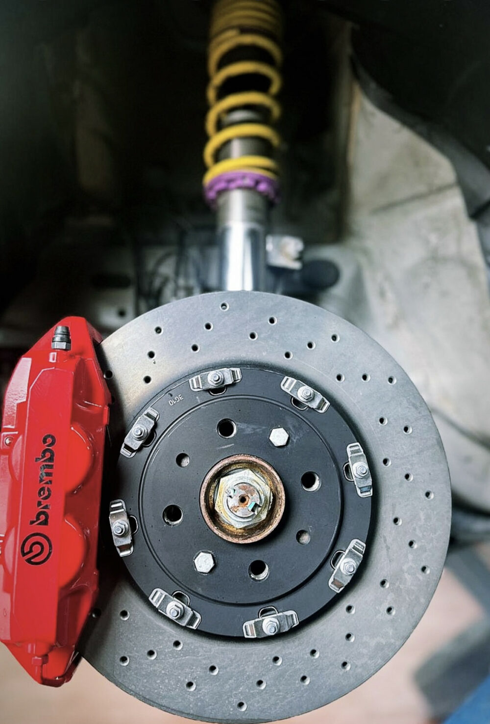 Pack adaptateurs YBT Abarth 500 500E Punto Evo Alfa 159 + durites renforcés aviations sur mesure étriers Brembo 4 pistons – Image 3